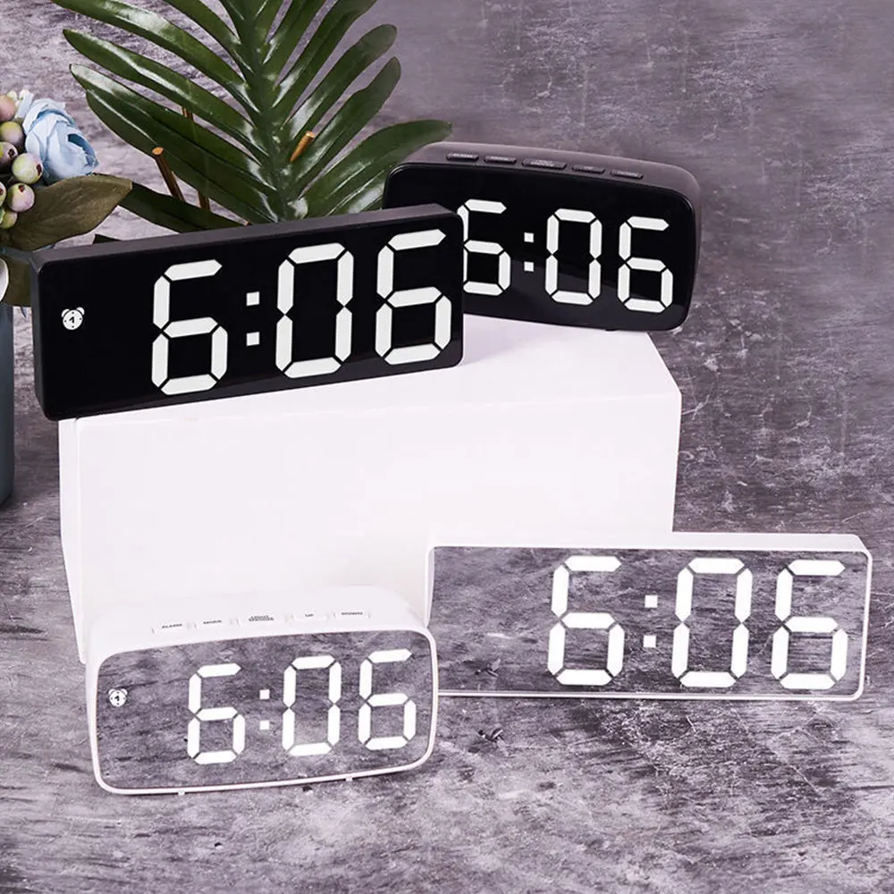 Acrylic Mirror Alarm Clock Ele - Moments Watches & Jewelry Vaughan Mills recensione e prezzo